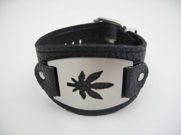 Armband met metaal plaat Cannabis