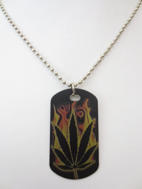 cannabis met vuur staal ketting