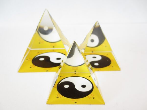 Kristallen piramide ying yang geel 6x6