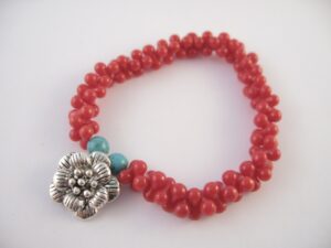 Red Coral armband Bloem