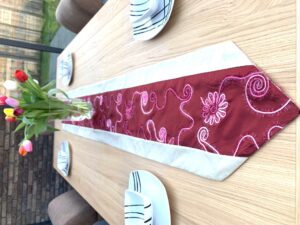 Luxe Brokaat Tafel Dekking (I) - Donker Rood/Zilver