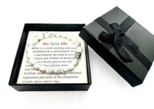 8mm Boeddha White Howlite Armband – Inclusief Cadeaubox