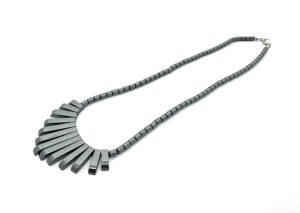 Elegante Hematiet Ketting met Gegradueerde Fringe Kralen
