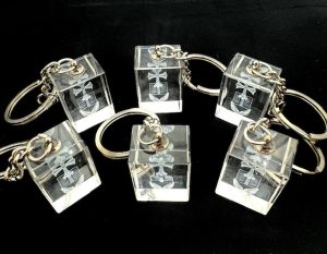 Kristallen Bijbel met Kruis Sleutelhanger Set – (6 Stuks)